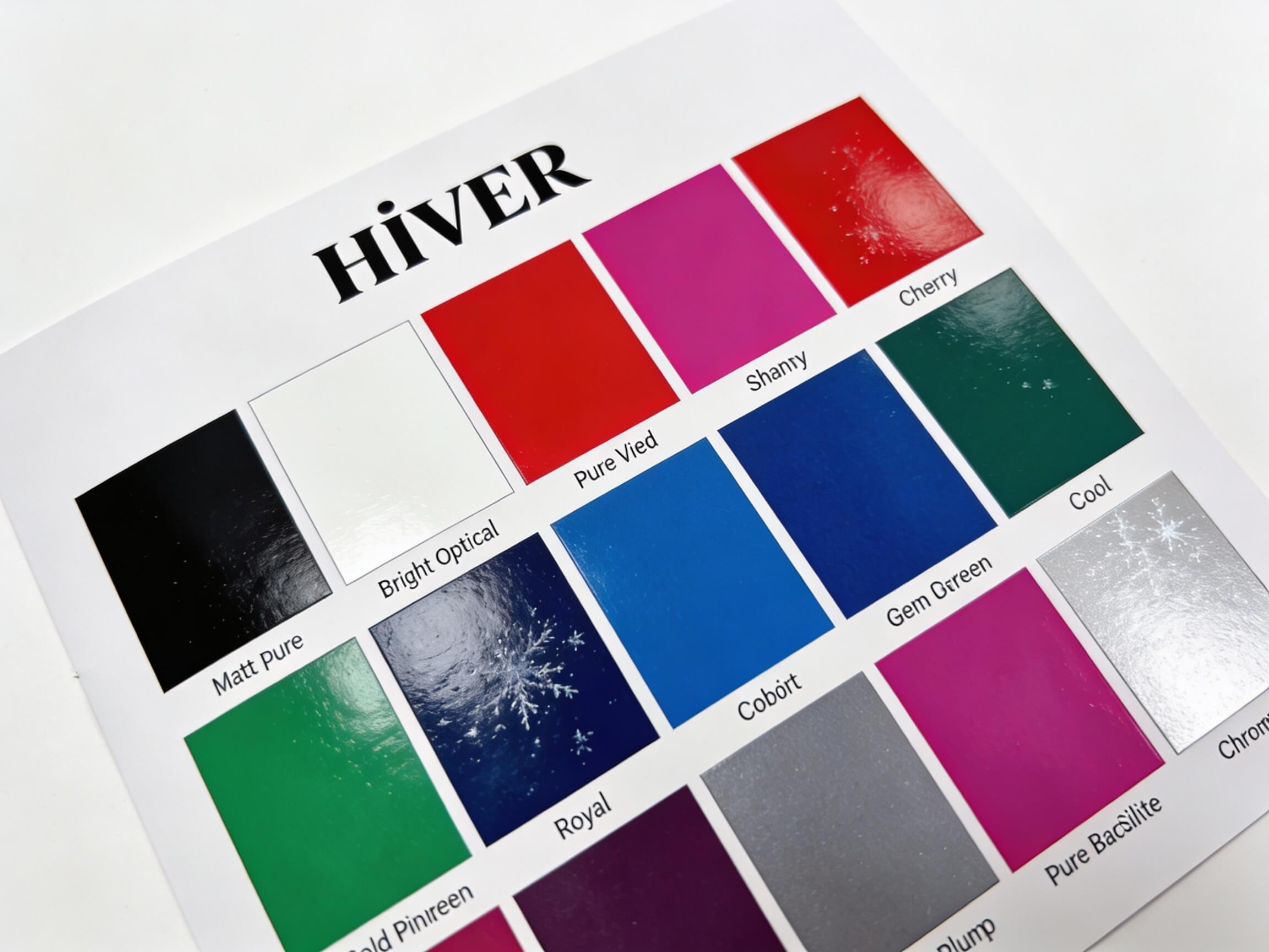 Palette colorimétrique Hiver : échantillons de noir, blanc optique, bleu marine, vert émeraude, rouge vif et gris anthracite